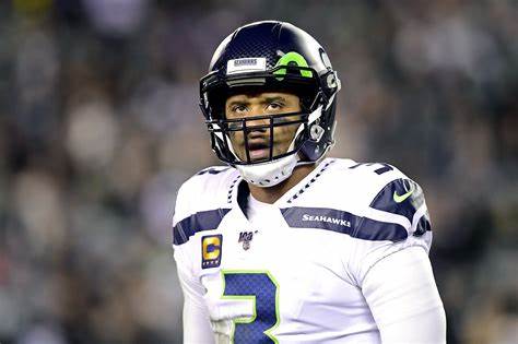 Seattle Seahawks Quarterback Russell Wilson Alters Play So his Teammate David Moore Could Receive a $100,000 Bonus