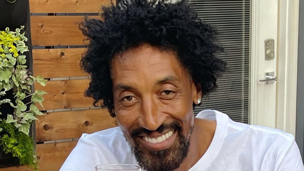 Former Chicago Bulls' Scottie Pippen Accuses Phil Jackson of Insulting Him With 'A Racial Move'