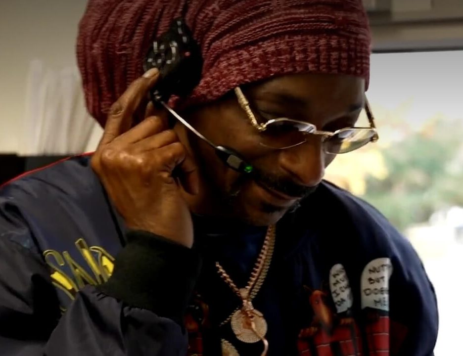 Snoop Dogg Surprises Customers as they Pull Up to 'Raising Cane' Drive-Thru in Fayetteville, Arkansas