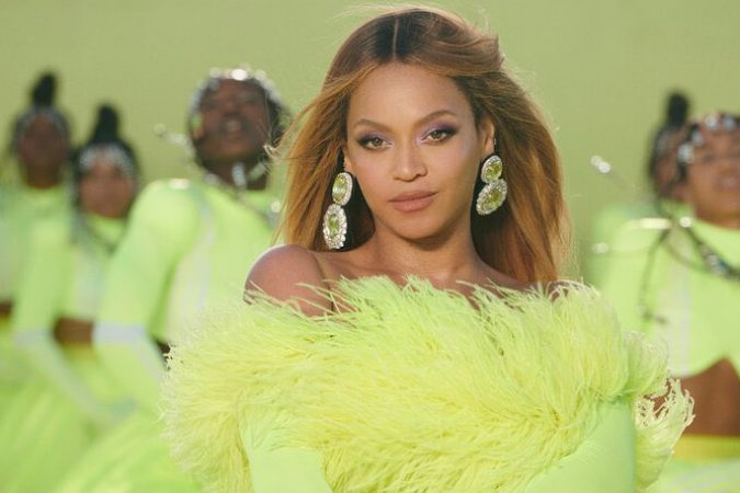Twitter Does Not Forget That Beyoncé Performed on a Compton Tennis Court to Open the Oscars