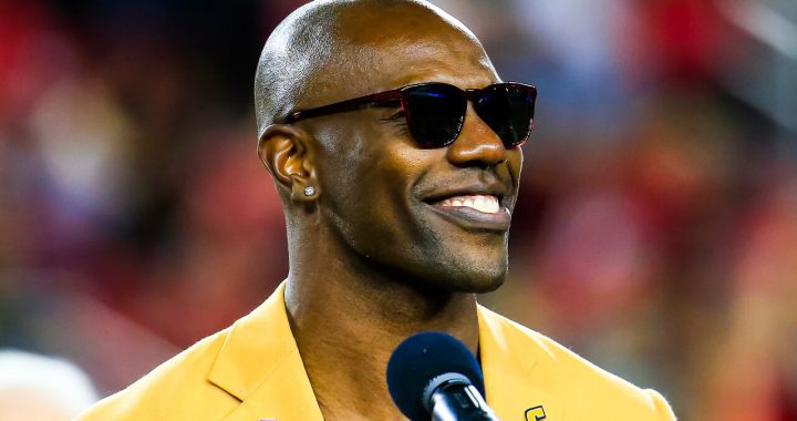 NFL Hall of Famer Terrell Owens is Coming Out of Retirement to Play in the Fan Controlled Football League