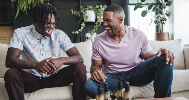 Travis Hunter Signs NIL Deal With Michael Strahan Brand