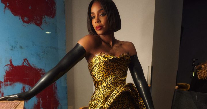 Kelly Rowland Chastises AMAs Audience After Absent Chris Brown Was Booed After Winning Award