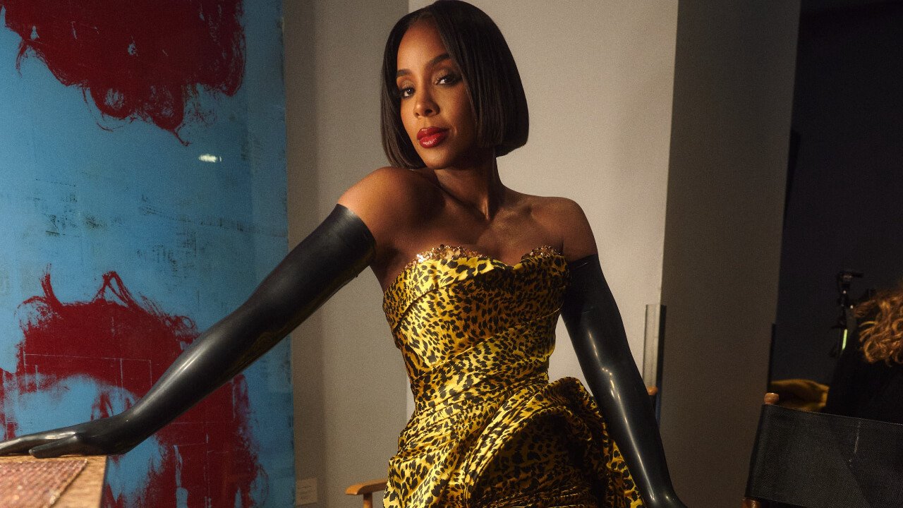 Kelly Rowland Chastises AMAs Audience After Absent Chris Brown Was Booed After Winning Award