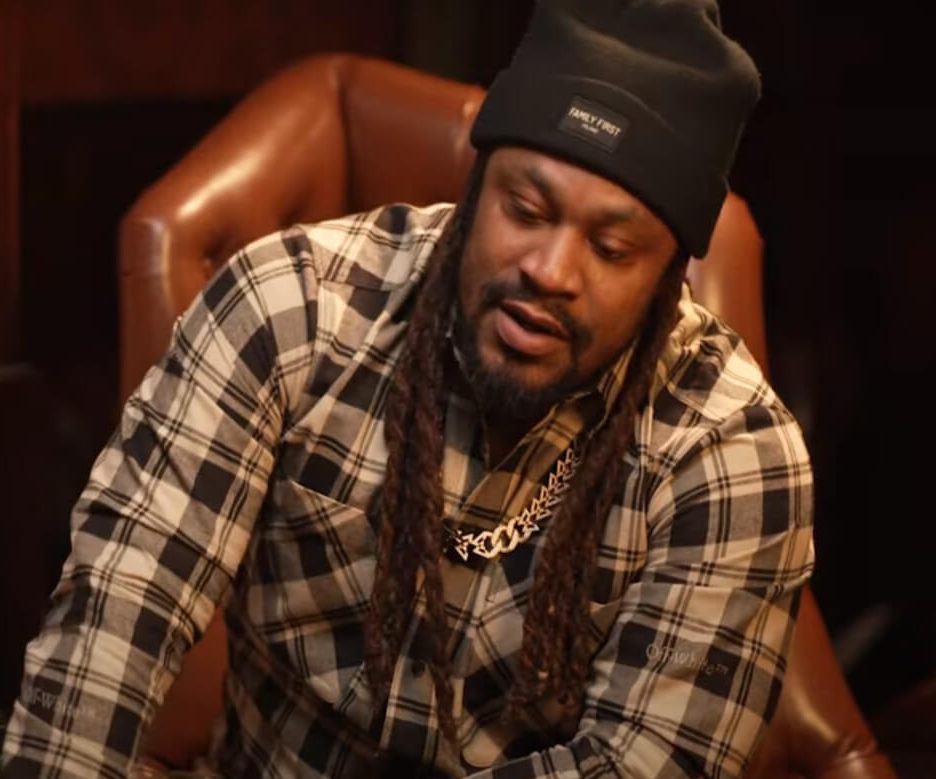 Marshawn Lynch Gives Photographic Reaction When Asked About Relationship With Russell Wilson