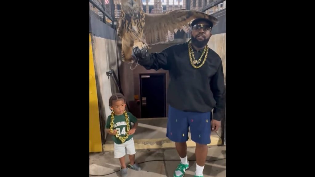 Big Boi Almost Flips The Bird During Performance