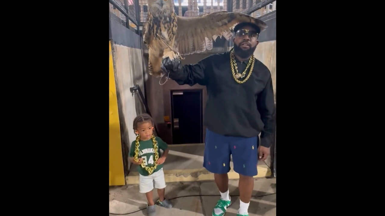 Big Boi Almost Flips The Bird During Performance