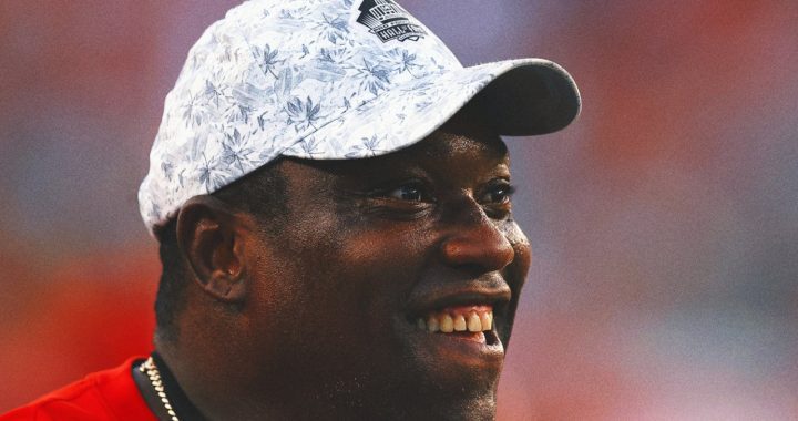 NFL Hall Of Famer Warren Sapp Will Join Deion Sanders' Coaching Staff