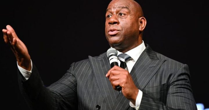 Magic Johnson Acknowledges Jackie Robinson Before Major League Baseball Tribute