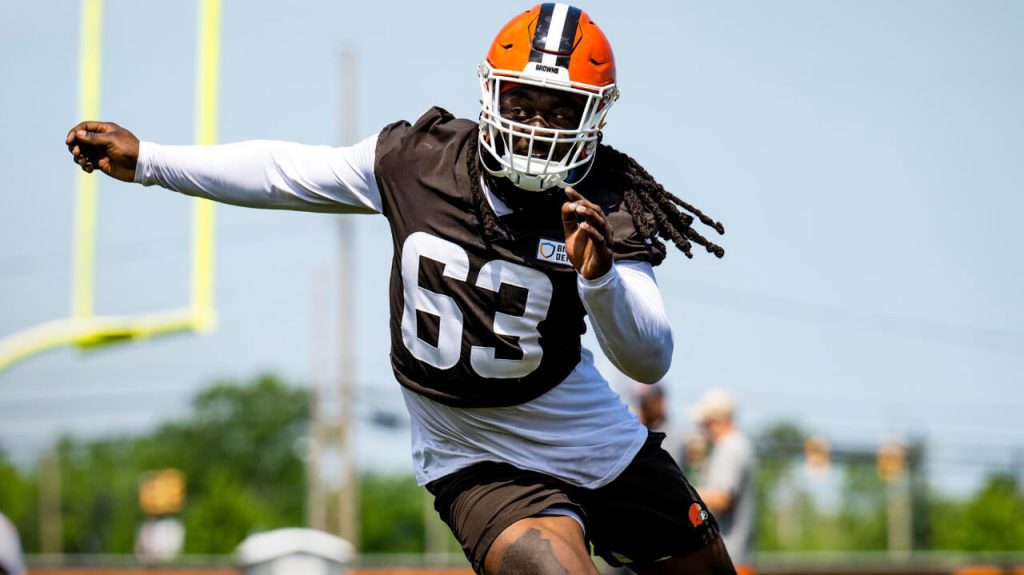 Lonnie Phelps Released By Cleveland Browns After Being Arrested For DUI