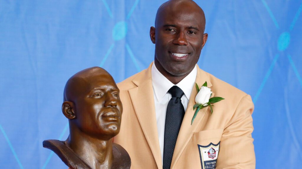 NFL Hall of Famer Terrell Davis Removed From United Airlines Flight, Airline Apologizes After Mishap