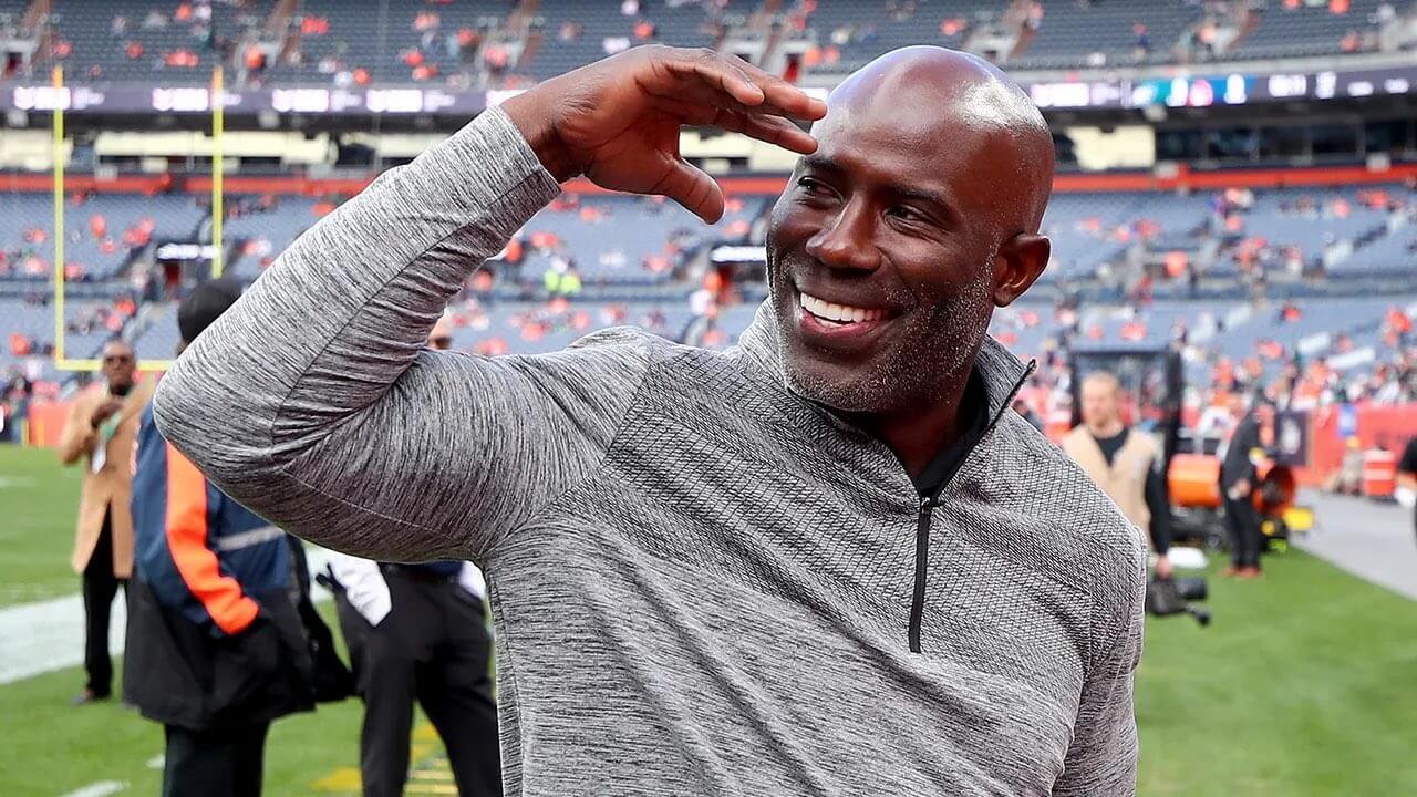 United Airlines Removes NFL Hall Of Famer Terrell Davis Off 'No Fly List' After Troubling Incident On Flight