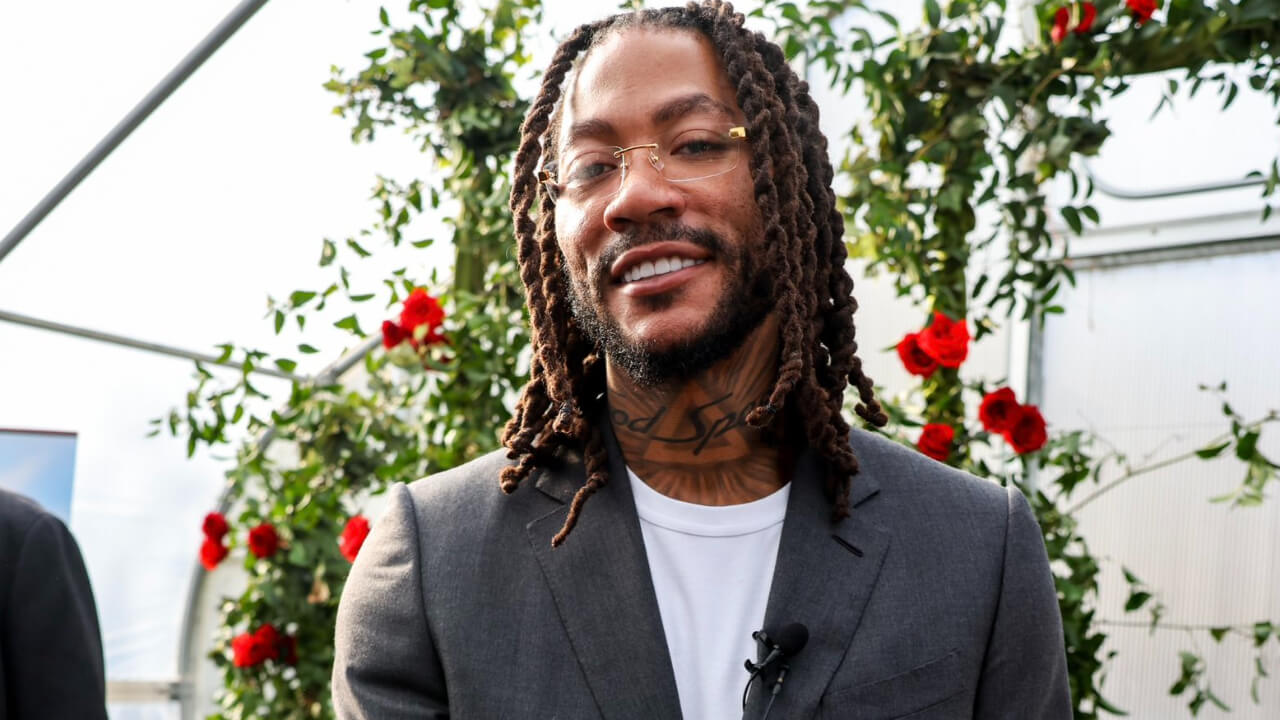 Chicago Bulls Honor Hometown Hero Derrick Rose