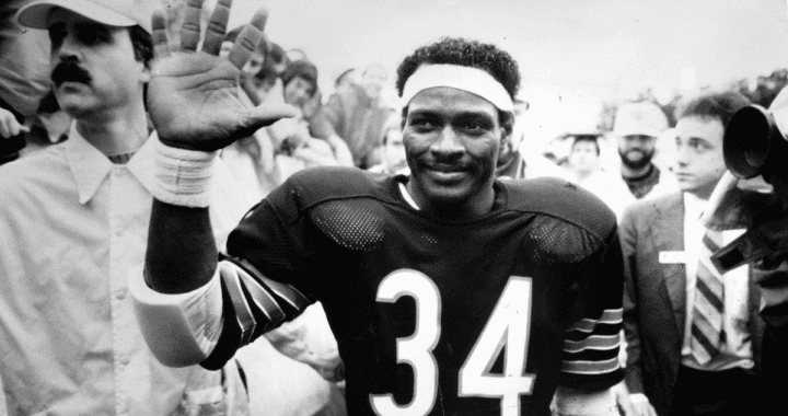 Walter Payton Posthumously Awarded Golden Diploma From Jackson State University