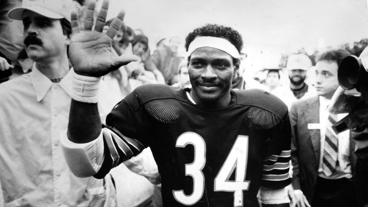 Walter Payton Posthumously Awarded Golden Diploma From Jackson State University