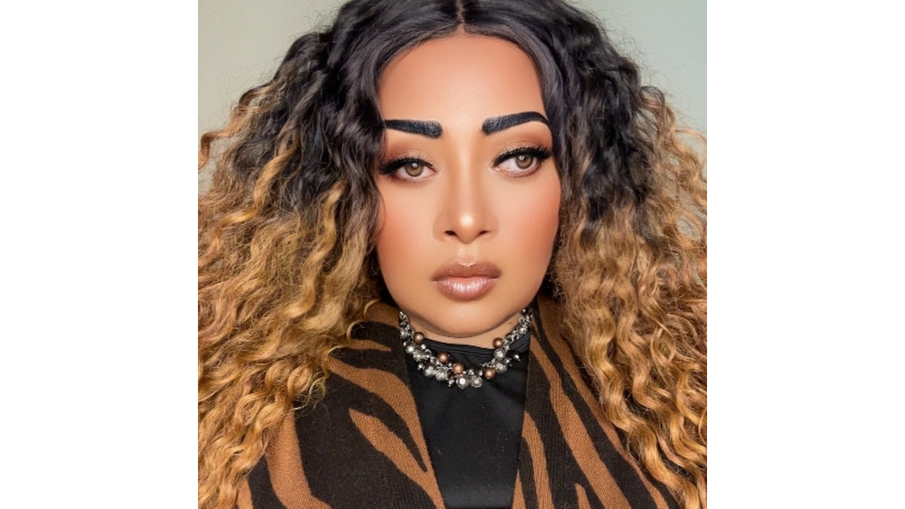 Kisses in the Dark · Queen Diva